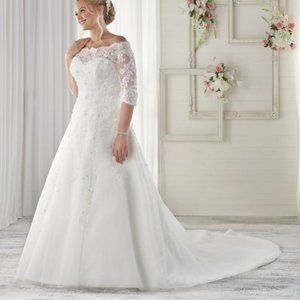 Plus size wedding dress
